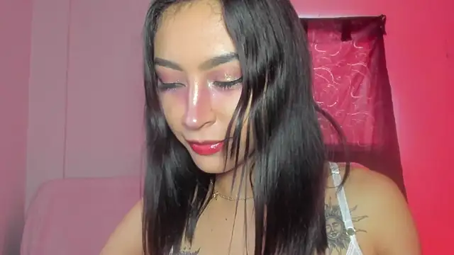 Snapshot of Ounla_Sweet chatting on June 2, 9:28 pm Ounla Sweet online show from June 2, 9:28 pm