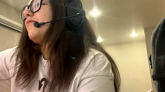 Snapshot of KerriMcbreen chatting on December 1, 3:55 am KerriMcbreen online show from December 1, 3:55 am