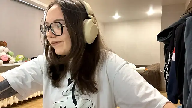 Snapshot of KerriMcbreen chatting on December 15, 3:44 am KerriMcbreen online show from December 15, 3:44 am