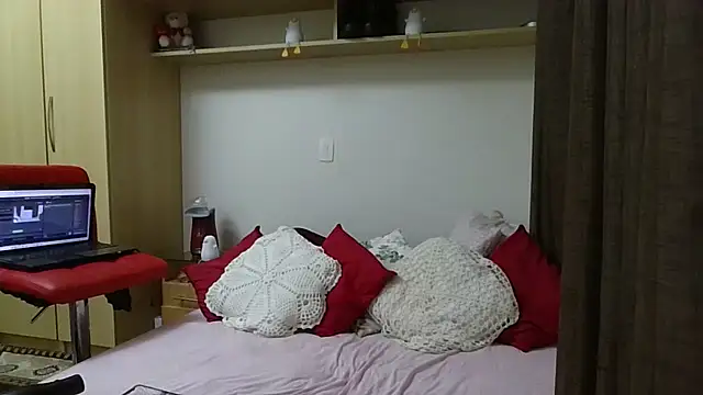 GabriellaManhas online show from March 12, 10:05 pm