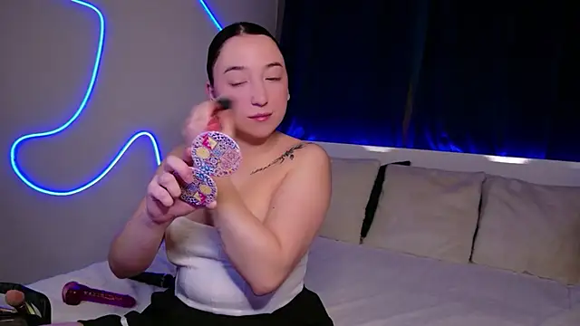 Snapshot of AVA_MAXX chatting on December 1, 5:45 am AVA MAXX online show from December 1, 5:45 am