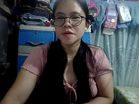 Snapshot of xxdreamgirl69 chatting on April 27, 2:42 am xxdreamgirl69 online show from April 27, 2:42 am