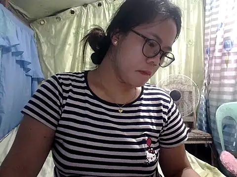 Snapshot of xxdreamgirl69 chatting on April 30, 10:14 pm xxdreamgirl69 online show from April 30, 10:14 pm