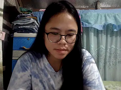 Snapshot of xxdreamgirl69 chatting on May 5, 9:56 pm xxdreamgirl69 online show from May 5, 9:56 pm
