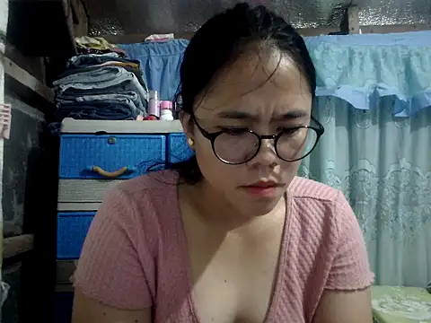 Snapshot of xxdreamgirl69 chatting on May 6, 10:20 am xxdreamgirl69 online show from May 6, 10:20 am