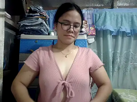 Snapshot of xxdreamgirl69 chatting on May 9, 2:39 am xxdreamgirl69 online show from May 9, 2:39 am