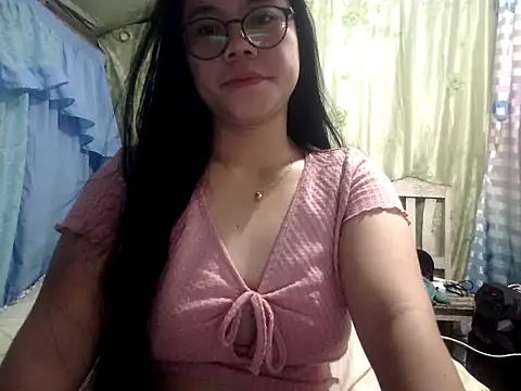 Snapshot of xxdreamgirl69 chatting on May 19, 10:27 pm xxdreamgirl69 online show from May 19, 10:27 pm