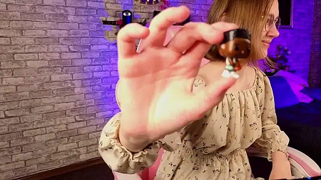 Snapshot of Mia_Mooore chatting on December 5, 1:52 pm Mia Mooore online show from December 5, 1:52 pm