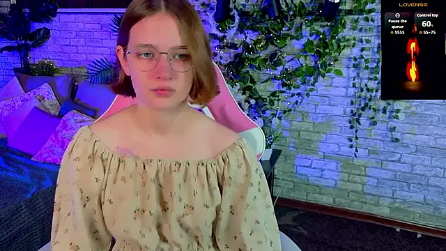 Mia Mooore online show from January 18, 1:37 pm