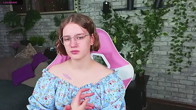 Mia Mooore online show from March 6, 1:18 pm