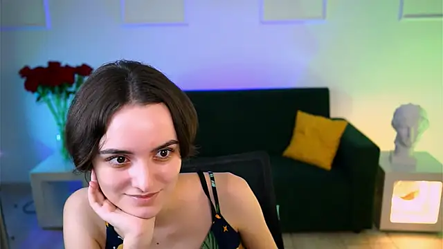 Snapshot of KateWillows chatting on December 5, 4:21 am KateWillows online show from December 5, 4:21 am