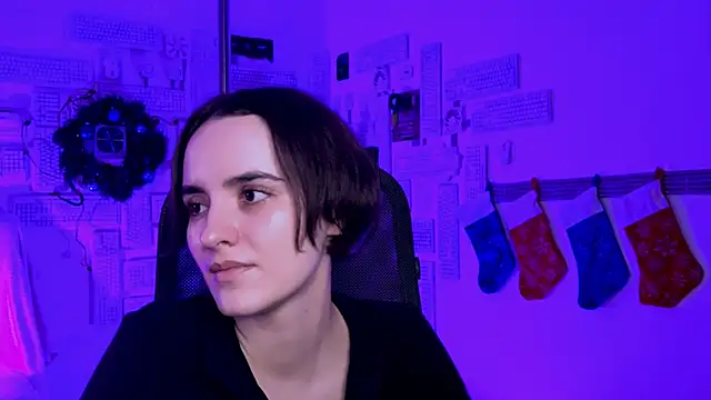 KateWillows online show from December 16, 8:19 am