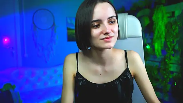 KateWillows online show from March 23, 8:40 am