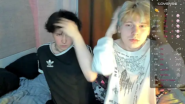 Snapshot of miya_meow_miku chatting on December 13, 8:04 pm miya meow miku online show from December 13, 8:04 pm