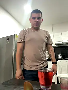 Snapshot of ian_david_Xxx chatting on December 4, 5:39 am ian david Xxx online show from December 4, 5:39 am