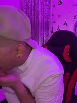 Snapshot of ian_david_Xxx chatting on December 14, 2:22 pm ian david Xxx online show from December 14, 2:22 pm