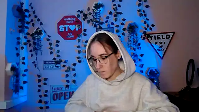 Snapshot of Moon__Lily chatting on December 5, 12:58 pm Moon Lily online show from December 5, 12:58 pm