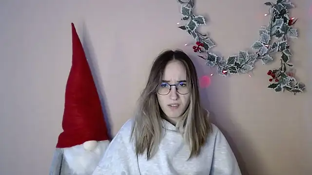 Snapshot of Moon__Lily chatting on December 15, 1:37 pm Moon Lily online show from December 15, 1:37 pm