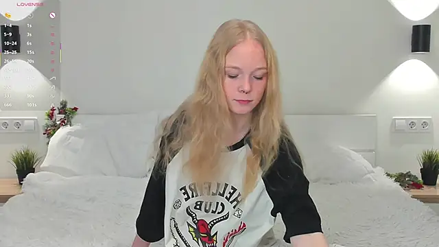 GhisllaineWestler online show from December 16, 4:17 am