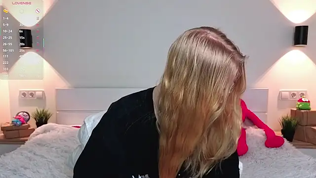 GhisllaineWestler online show from March 2, 5:08 am