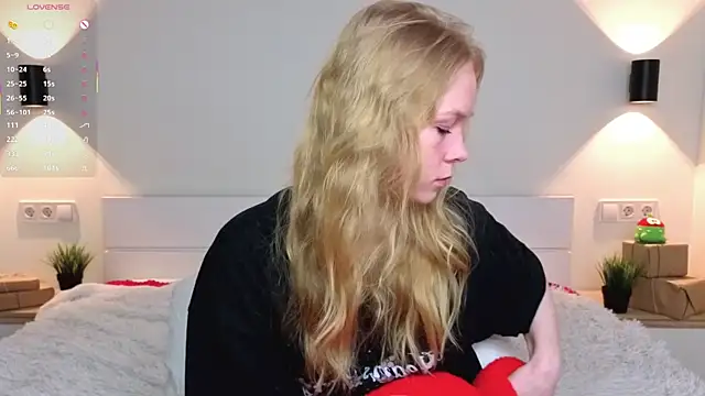 GhisllaineWestler online show from March 3, 4:40 am