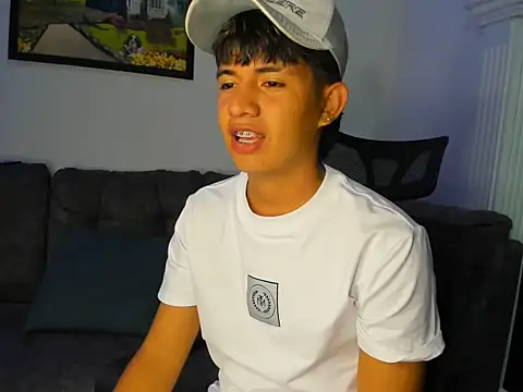 Snapshot of Mikke18 chatting on December 1, 11:21 pm Mikke18 online show from December 1, 11:21 pm