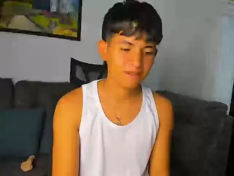 Snapshot of Mikke18 chatting on December 2, 8:48 pm Mikke18 online show from December 2, 8:48 pm