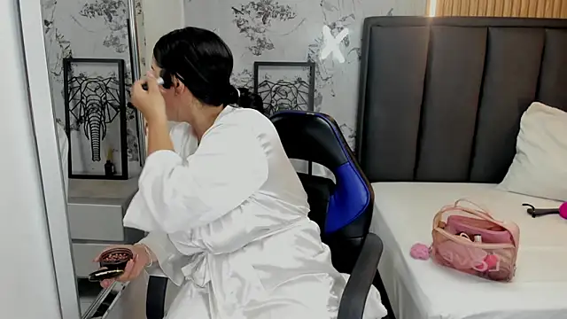 VIOLETTA ROSS1 online show from April 21, 7:39 pm