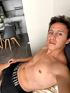 Snapshot of Emanueldickarg chatting on December 4, 6:27 pm Emanueldickarg online show from December 4, 6:27 pm