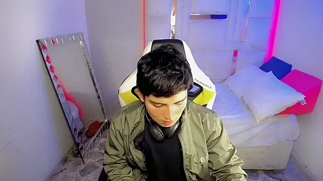 Green XoX online show from January 10, 1:57 pm