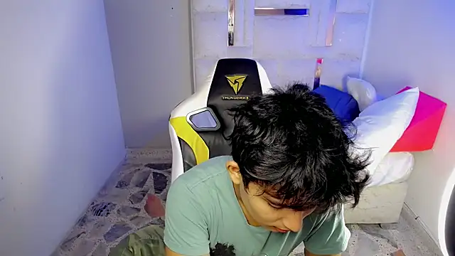 Green XoX online show from January 13, 1:27 pm