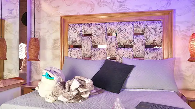 emily dempsey online show from March 25, 7:31 pm