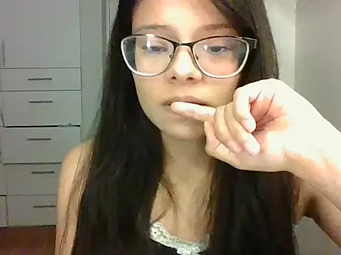 omifresita online show from March 27, 2:17 pm