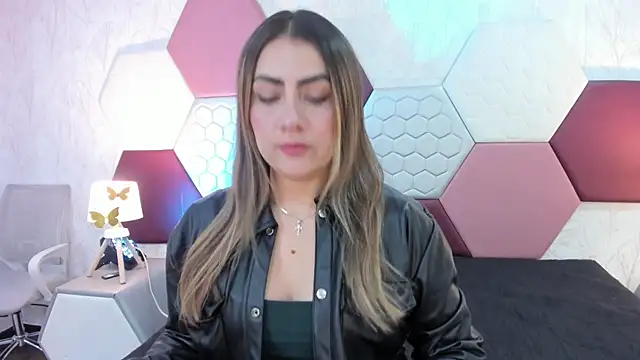 AriaRous online show from June 6, 1:49 pm