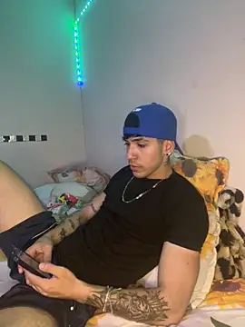 Snapshot of wil_hot chatting on November 30, 5:28 pm wil hot online show from November 30, 5:28 pm