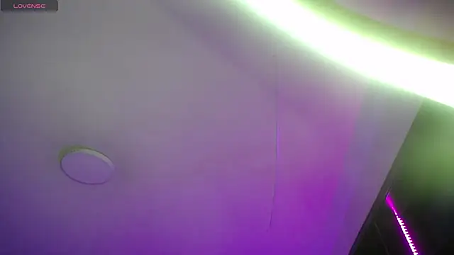 Snapshot of _Emmaa_x chatting on December 18, 2:06 am Emmaa x online show from December 18, 2:06 am