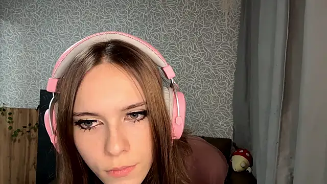 Snapshot of EvaLoveer chatting on December 1, 11:04 am EvaLoveer online show from December 1, 11:04 am