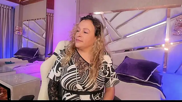 Snapshot of Ivonne_444 chatting on December 18, 12:22 pm Ivonne 444 online show from December 18, 12:22 pm