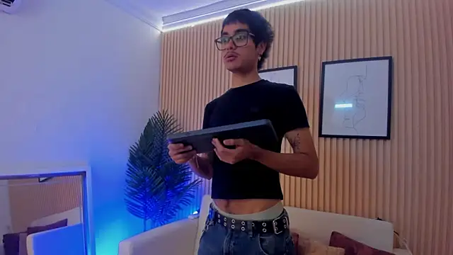 Snapshot of Antonio_rowan chatting on December 4, 1:31 pm Antonio rowan online show from December 4, 1:31 pm