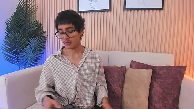 Snapshot of Antonio_rowan chatting on December 5, 1:42 pm Antonio rowan online show from December 5, 1:42 pm