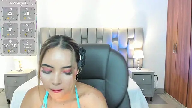 Snapshot of alana_martiins chatting on April 4, 7:33 pm alana martiins online show from April 4, 7:33 pm