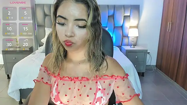 Snapshot of alana_martiins chatting on April 5, 7:22 pm alana martiins online show from April 5, 7:22 pm