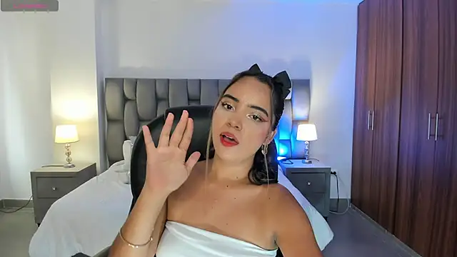 Snapshot of alana_martiins chatting on April 15, 7:21 pm alana martiins online show from April 15, 7:21 pm