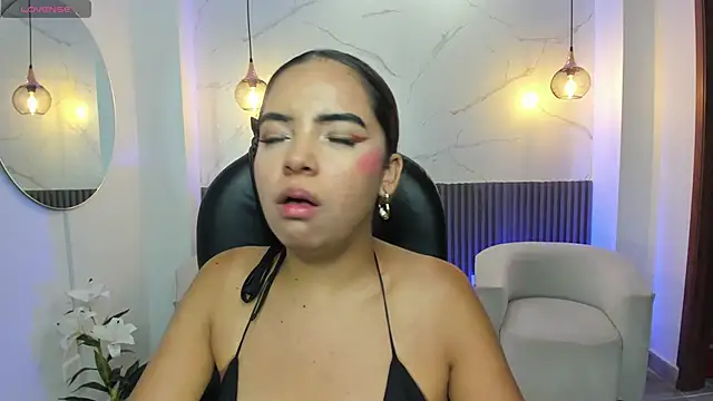 Snapshot of alana_martiins chatting on April 30, 8:57 pm alana martiins online show from April 30, 8:57 pm