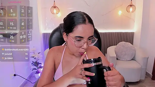 alana martiins online show from June 28, 7:09 pm