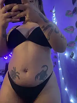 Lindalatina2001 online show from April 4, 9:01 pm