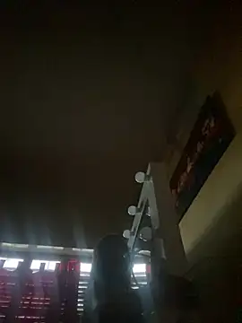 Lindalatina2001 online show from April 18, 8:42 pm