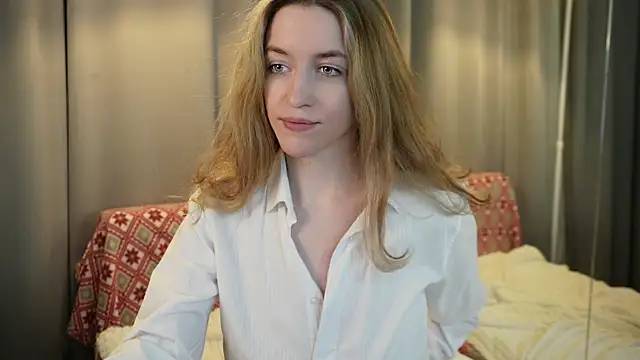 Snapshot of SoftDreamer chatting on December 3, 3:10 pm SoftDreamer online show from December 3, 3:10 pm