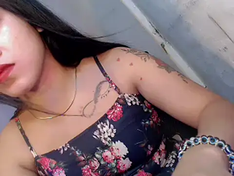 Snapshot of callgirl_blythe chatting on December 1, 11:32 pm callgirl blythe online show from December 1, 11:32 pm