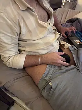 Snapshot of BlahNextDoor chatting on December 16, 9:09 pm BlahNextDoor online show from December 16, 9:09 pm